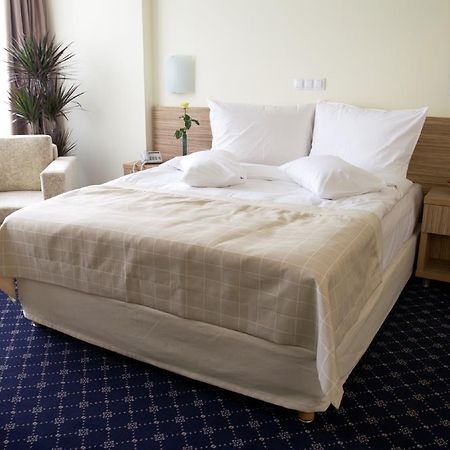 Marshal Hotel Бухарест Номер фото