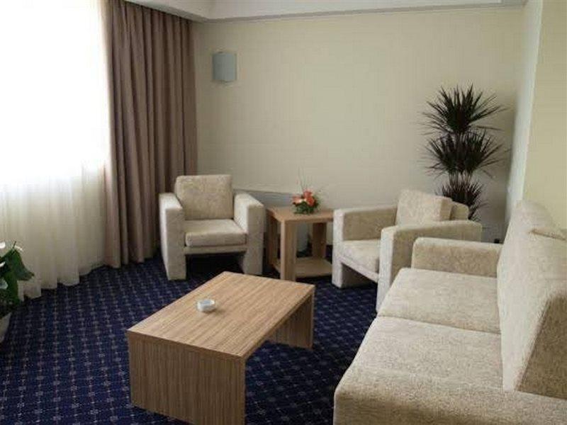 Marshal Hotel Бухарест Экстерьер фото