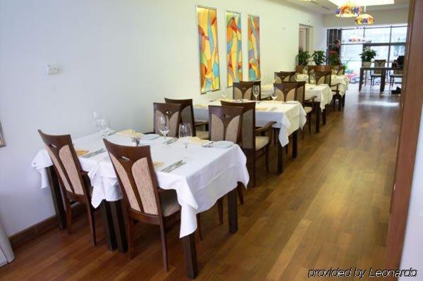 Marshal Hotel Бухарест Ресторан фото
